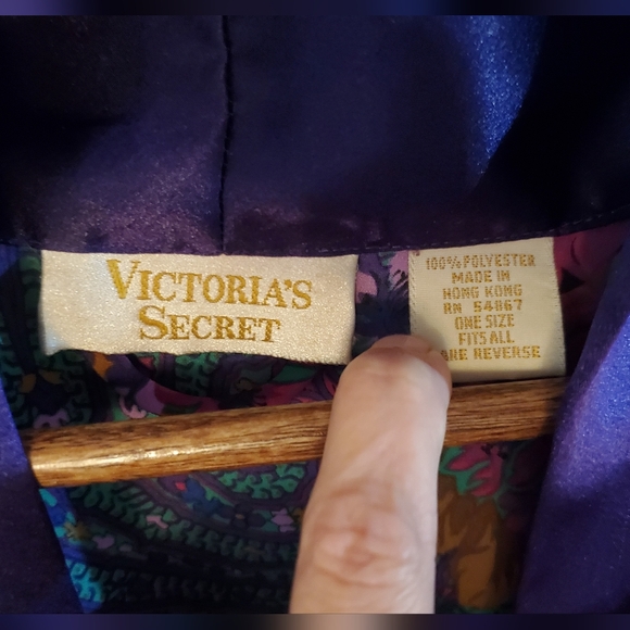Vintage Victoria's Secret robe - Picture 6 of 8